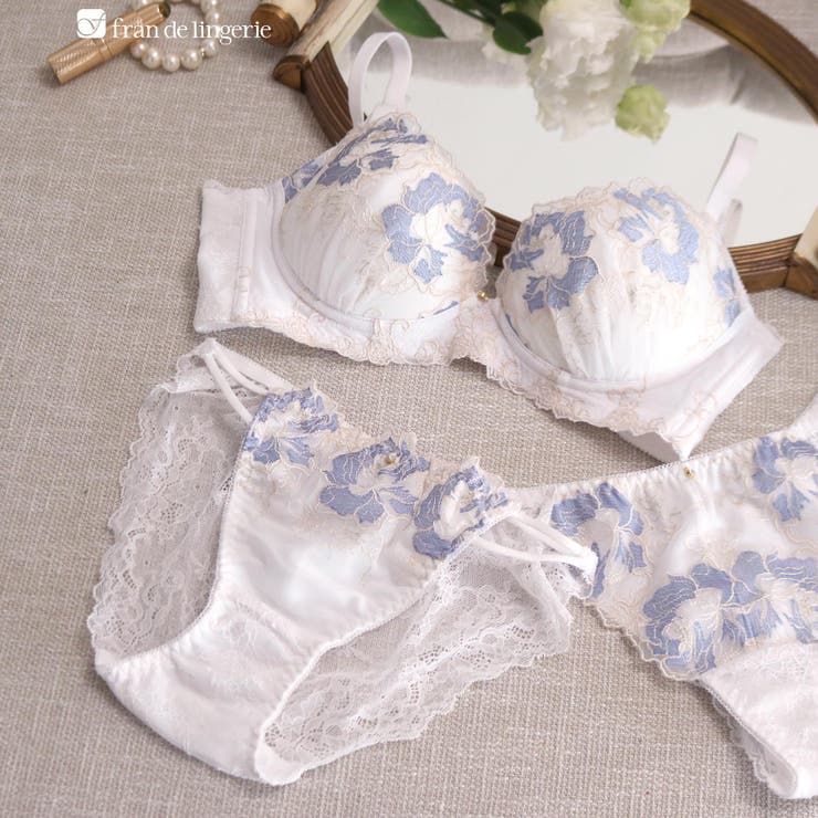ホワイト2 | 人気の高胸メイクノンワイヤー 華あり刺繍デザイン | fran de lingerie