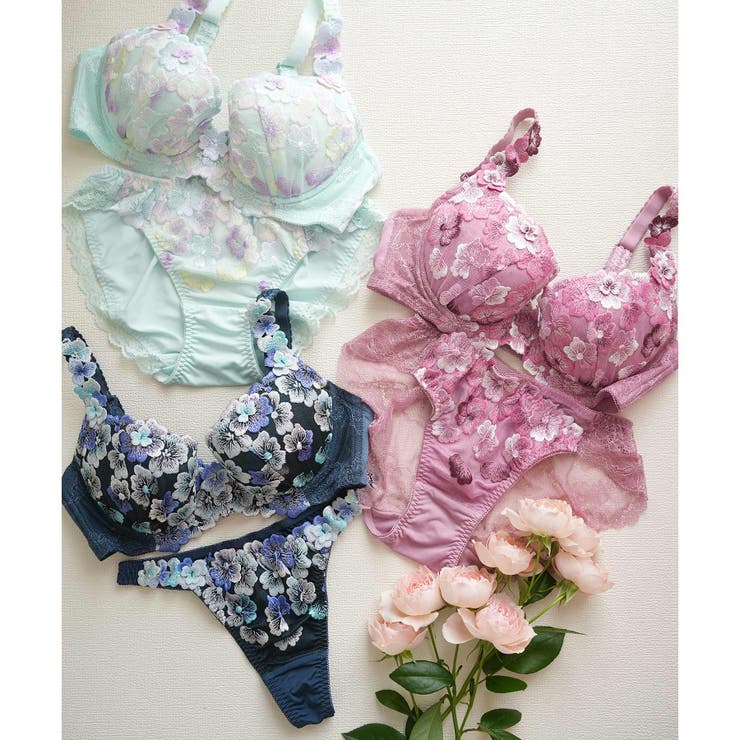 可憐な花びら刺繍美しさも、機能も 「グレースイストフラワーペタル バックレース」 | fran de lingerie | 詳細画像15 