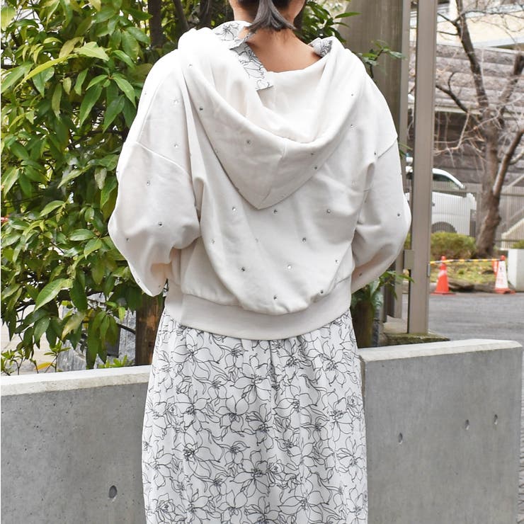 unknown ラインストーンパーカー+Tシャツとデニム