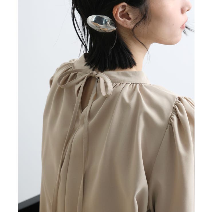 人気✨ebure エブール　バルーンスリーブ　ブラウス ポンチ素材　ベージュ　M 中古・古着通販】ebure (エブール) スキッパー 長袖 バルーンスリーブ