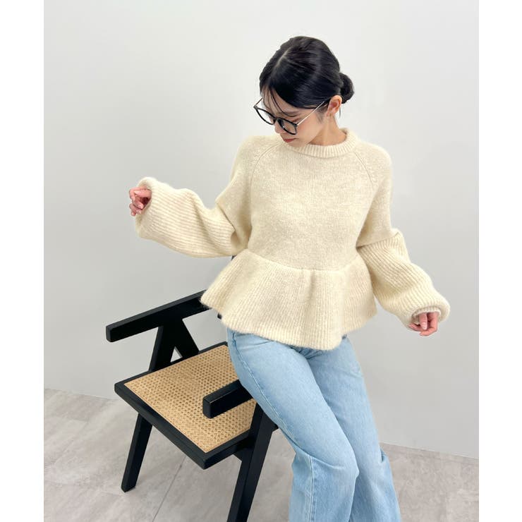 ふんわり袖で可愛さUP。ボリューム袖ペプラムニットトップス | futier land | 詳細画像23 