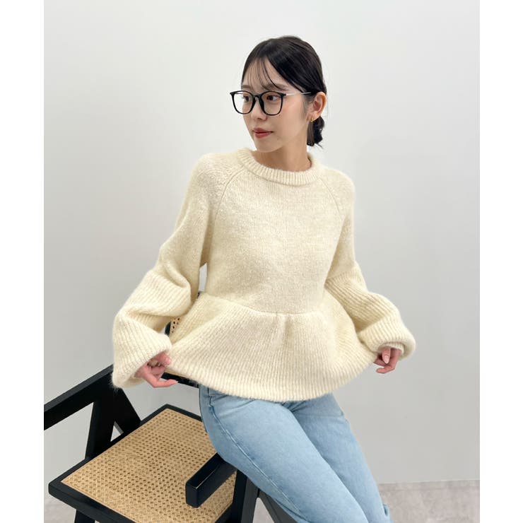 杢アイボリー | ふんわり袖で可愛さUP。ボリューム袖ペプラムニットトップス | futier land