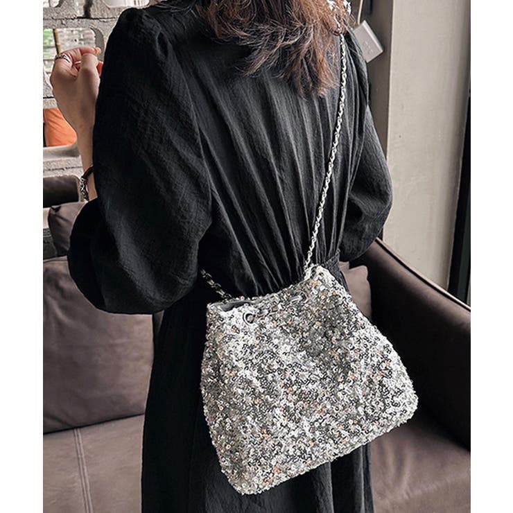 もの足りないコーデに華やかなバックを》スパンコールチェーンバッグ