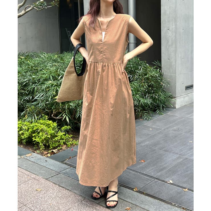 夏は涼しくリネンで過ごす》リネンVネックロングワンピース
