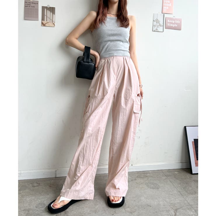 ABYS》立体感のあるワイドフォルム。サイドスリットカーゴパンツ