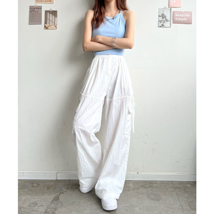 ABYS》立体感のあるワイドフォルム。サイドスリットカーゴパンツ