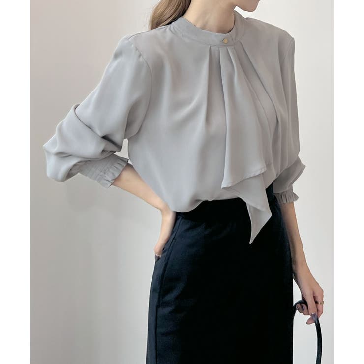 ライトグレー | さりげない華やかさが魅了する。スカーフタイブラウス | futier land