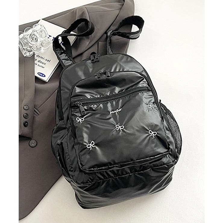 トレンドのリボン刺繍でモノもたくさん入る！》大容量リボン刺繍