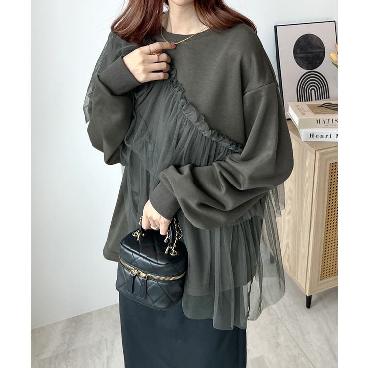 1枚でグンと決まる斜めチューフリ。裏毛×チュールフリルスウェット