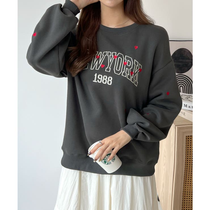 絶妙なハートが大人っぽい。カレッジロゴハート刺繍プルオーバー[品番