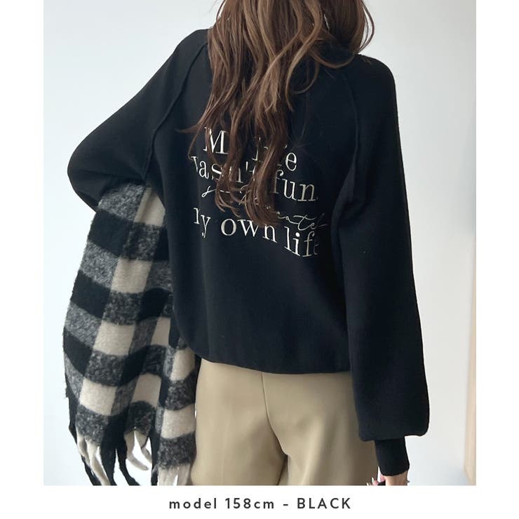 存在感あるキャッチーな刺。バックロゴスウェット風ニット[品番