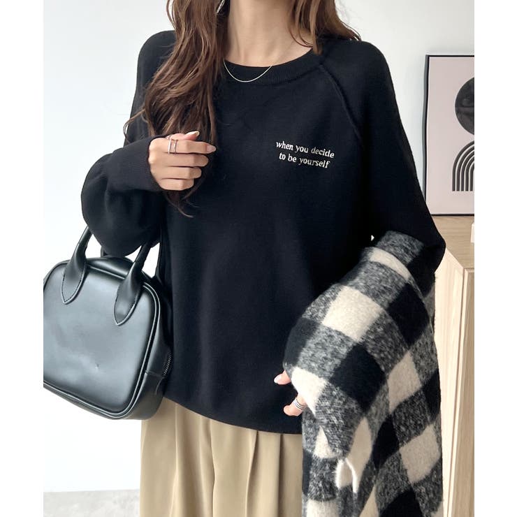 存在感あるキャッチーな刺。バックロゴスウェット風ニット[品番