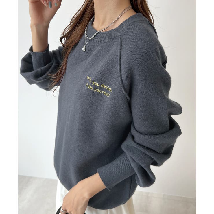 存在感あるキャッチーな刺。バックロゴスウェット風ニット[品番