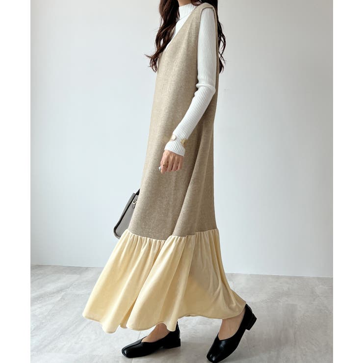 大人レディの品格。裾ベロア切り替えVネックワンピース[品番