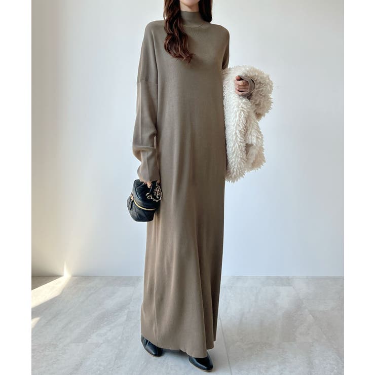 グレージュ | 大人オーラが漂う上品さ。ハイネックニットロングワンピース | futier land