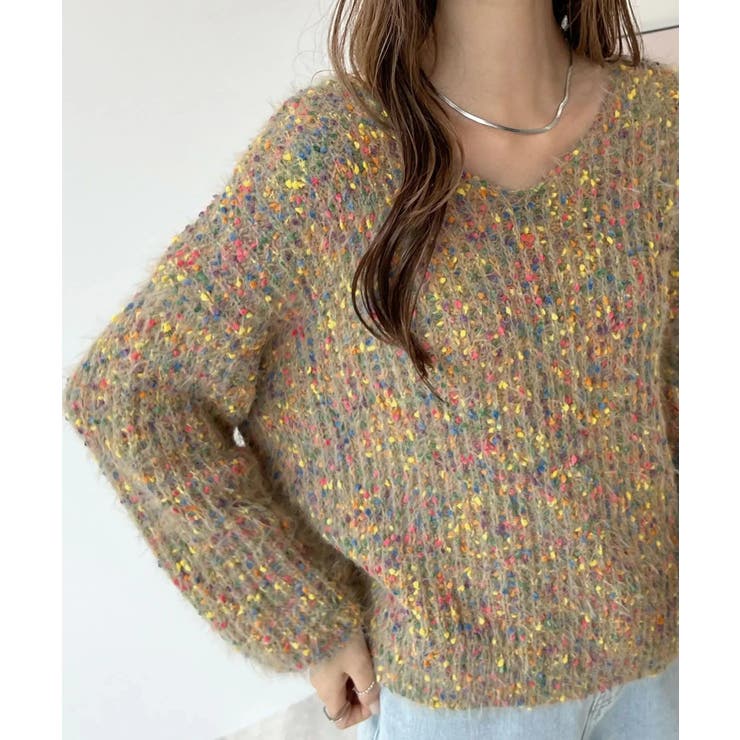 さりげないカラフルMIXが遊び心のVネックニットトップス[品番