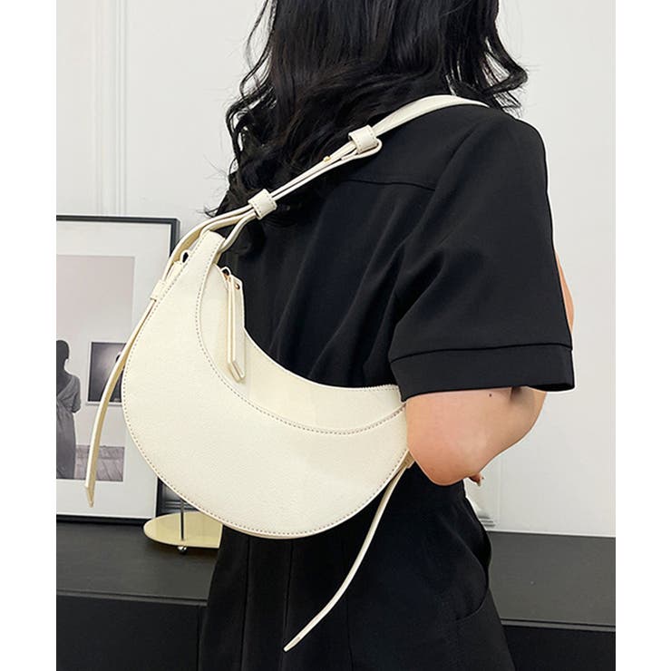 シーンを選ばない即映え。2way三日月型バッグ[品番：FI000008684
