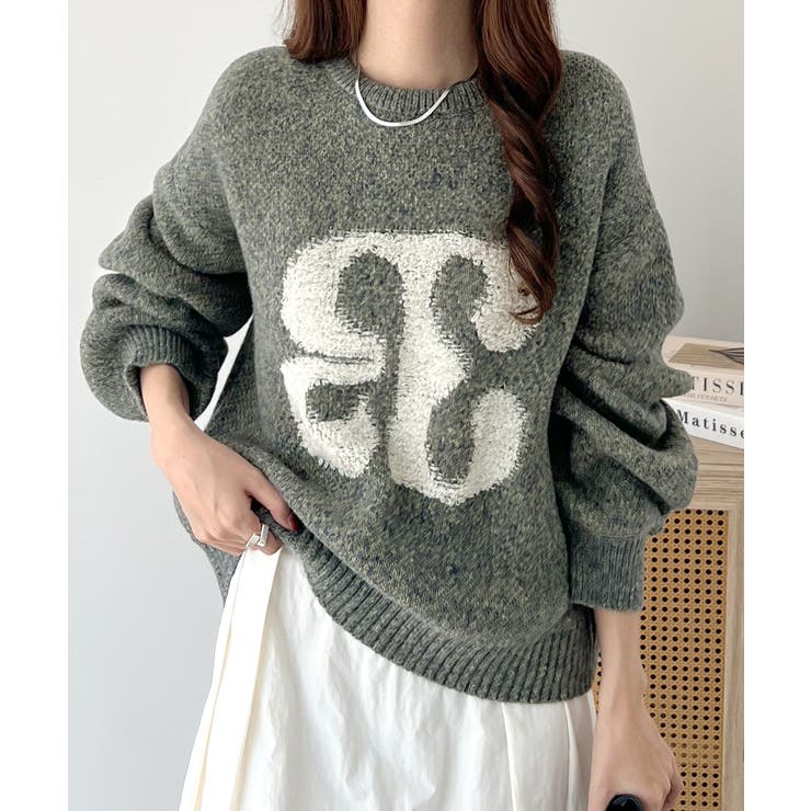 ふわりゆるりの心地。アートロゴ相良刺繍ニットトップス[品番