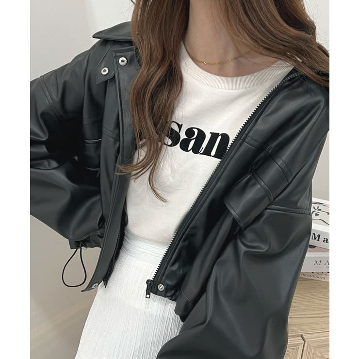 大人カジュアルスタイルを引き立てる。裾ドロストソフトフェイクレザー