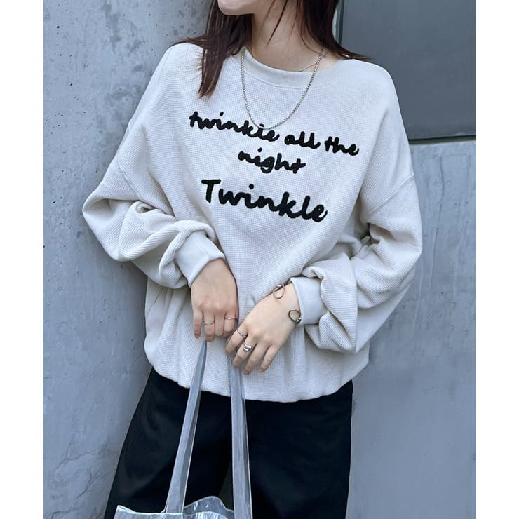 ゆったりシルエットのキャッチーなプリントT。Twinkleロゴ刺繍ワッフル 