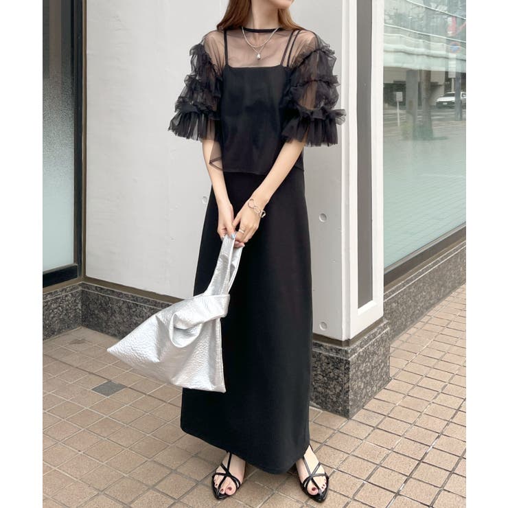 フェミニンな大人の抜け感。袖レイヤーフリルシアートップス