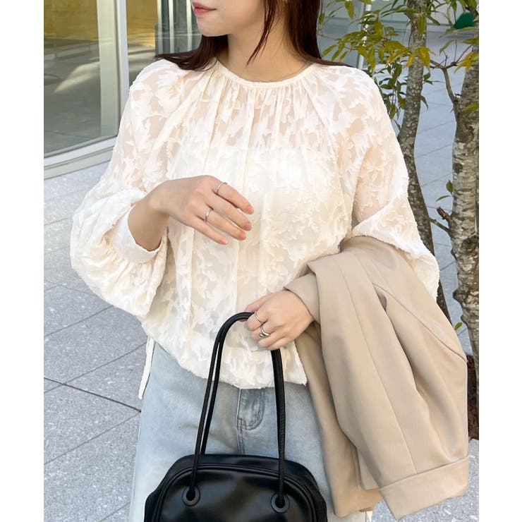 上品な透け感がオトナ可愛い。前後2Way花柄シフォンブラウス