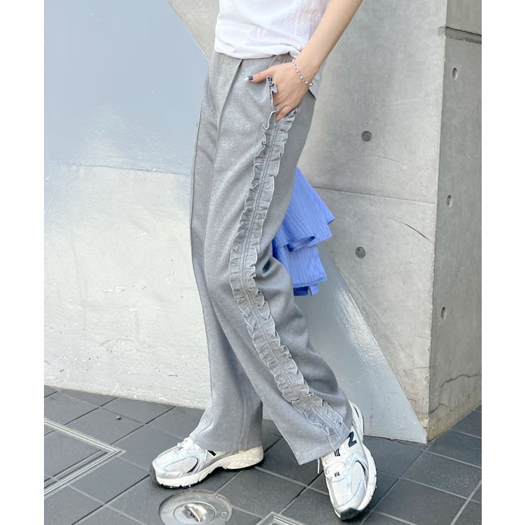 大人可愛いを叶えるサイドフリルセンタータックパンツ[品番