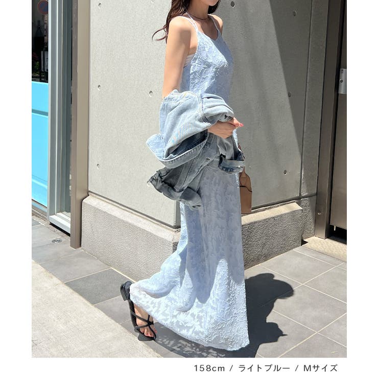 華やかな透け感が女性らしい。ジャガードフラワーキャミ