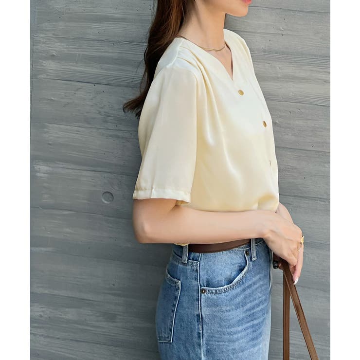 金ボタンで上品見える。ショルダータックVネック半袖ブラウス | futier land | 詳細画像12 