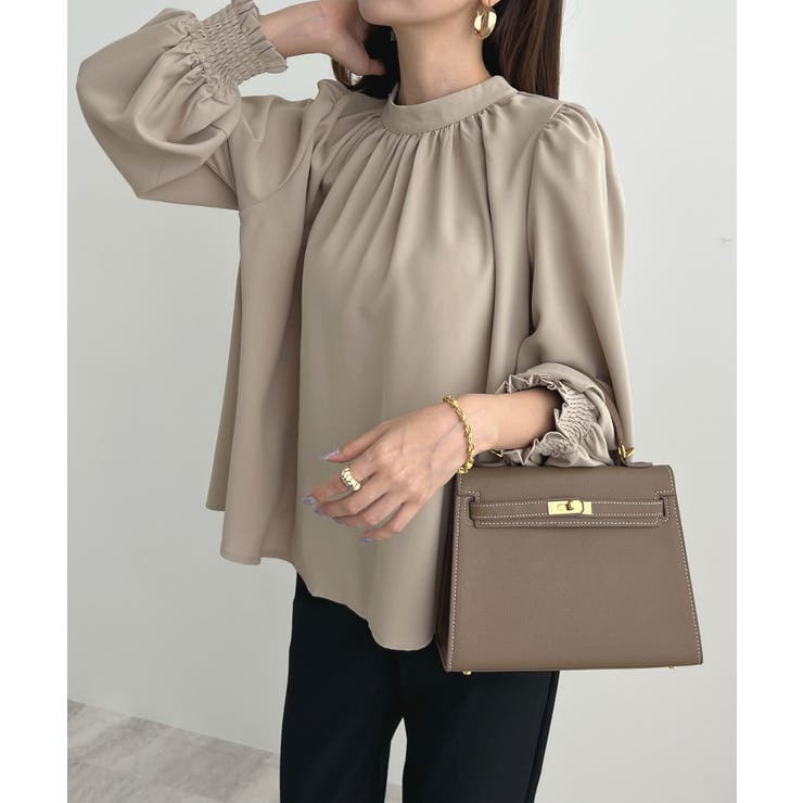 グレージュ | 大人ブラウスの抜け感。ハイネックバルーンスリーブブラウス | futier land