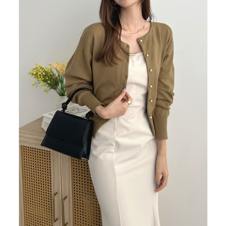 金ボタンが上品さが生まれる。ゴールドボタンラウンドネックニットカーディガン | futier land | 詳細画像14 