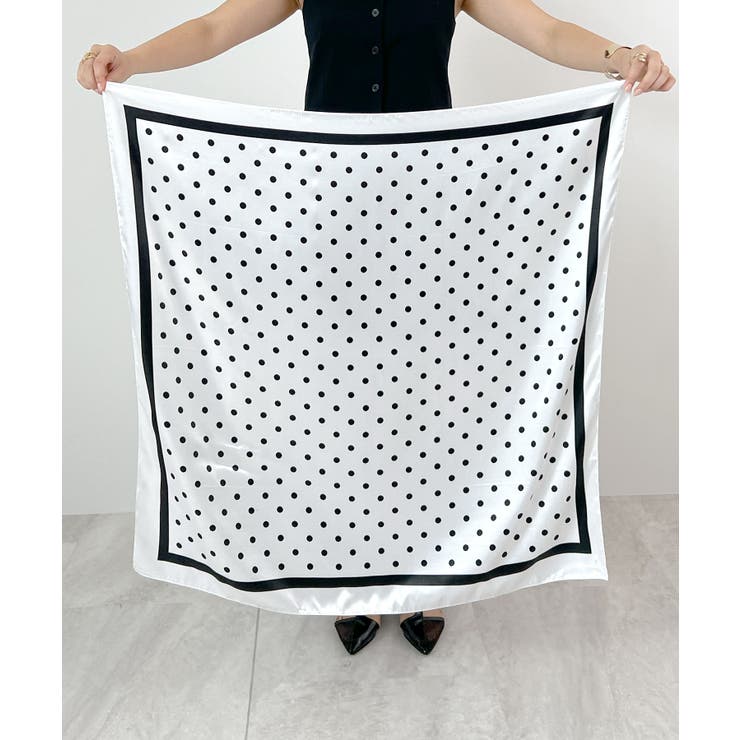 E | 上品さを纏う。シルクタッチ大判スカーフ | futier land