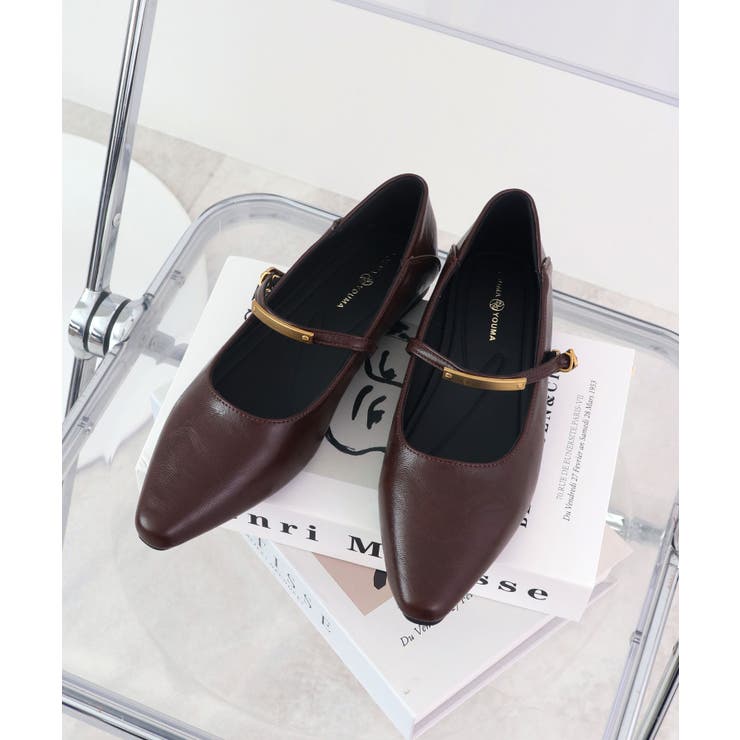 ブラウン | ひときわ輝く足元のワンポイント。メタルモチーフストラップパンプス | futier land