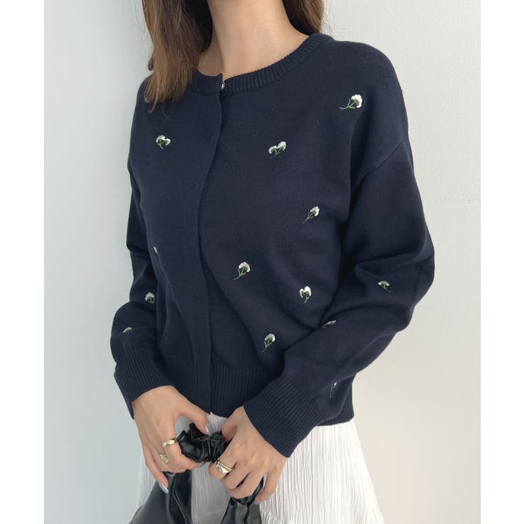 ネイビー | さりげない花刺繍で大人かわいく。フラワー刺繍カーディガン | futier land