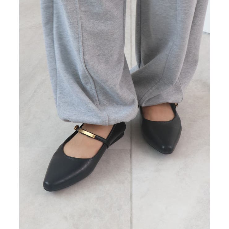 ひときわ輝く足元のワンポイント。メタルモチーフストラップパンプス | futier land | 詳細画像16 