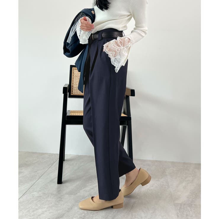 ネイビー | 脚長効果抜群の美脚ライン。センタータックテーパードパンツ | futier land