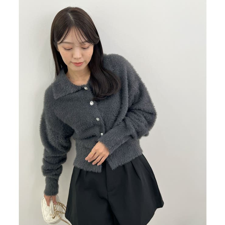 チャコール | 甘すぎない可愛さを纏う。ふわもこビジューボタンカーディガン | futier land