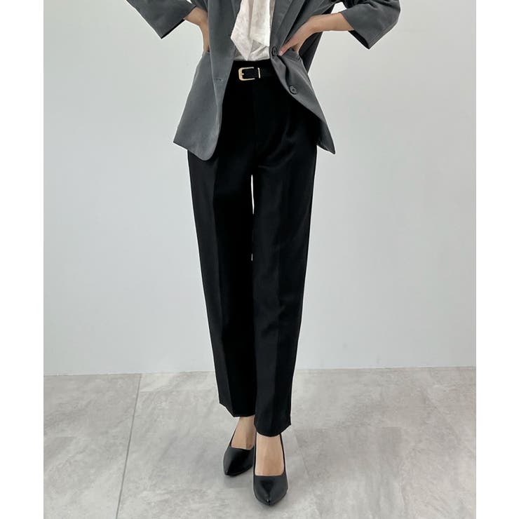 ブラック | 脚長効果抜群の美脚ライン。センタータックテーパードパンツ | futier land