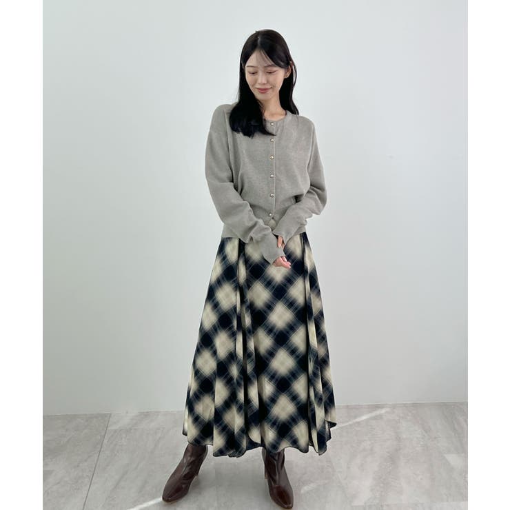 金ボタンが上品さが生まれる。ゴールドボタンラウンドネックニットカーディガン | futier land | 詳細画像45 