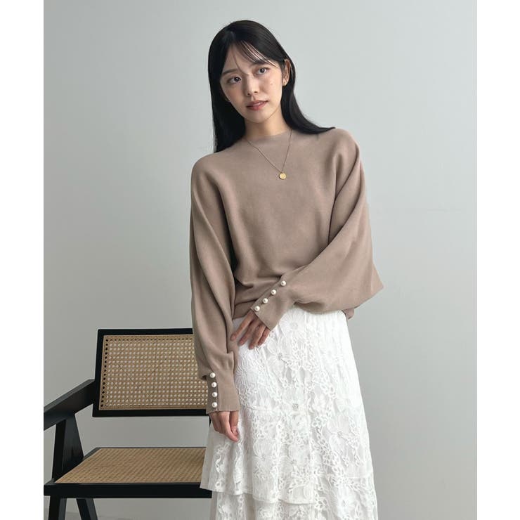 上品な大人のキレイめスタイル。袖口パールドルマンニット | futier land | 詳細画像21 