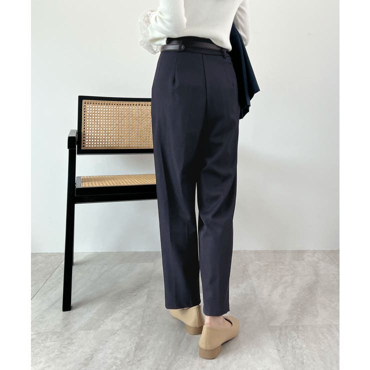 脚長効果抜群の美脚ライン。センタータックテーパードパンツ | futier land | 詳細画像29 