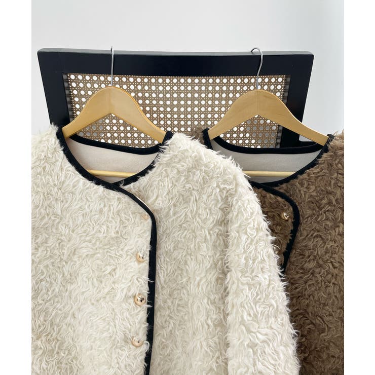 ふんわり大人かわいい。配色パイピングノーカラーボアコート | futier land | 詳細画像22 