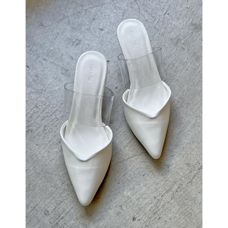 ホワイト(029) | [小さい/大きいサイズ有]クリアベルトポインテッドトゥVカットミュール | Re:EDIT