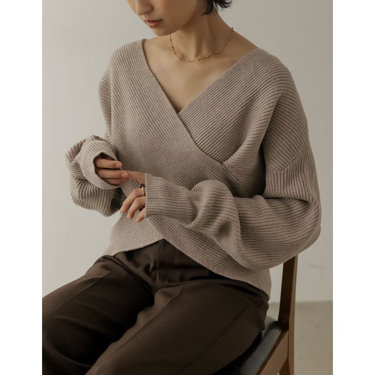 トレンドライクもフェミニンも叶えるカシュクールニット[品番