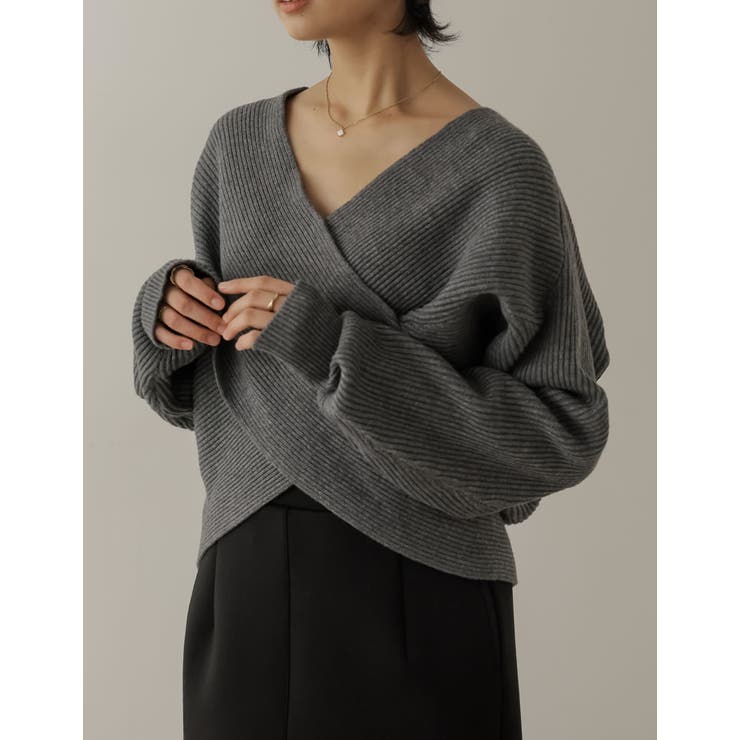 トレンドライクもフェミニンも叶えるカシュクールニット フロント