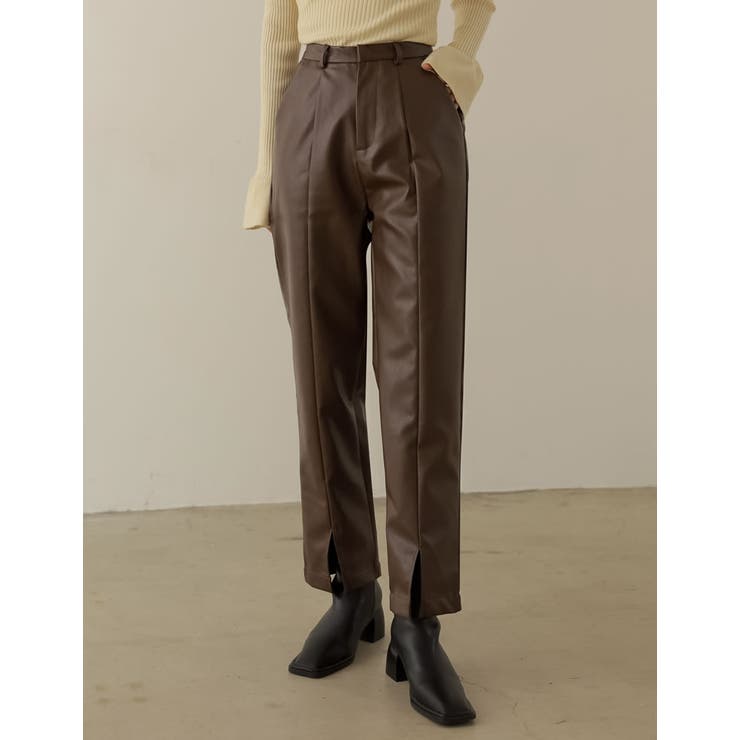 ブラウン(009) | センターライン×ハイウエストでモードな印象に フェイクレザーストレートパンツ | Re:EDIT