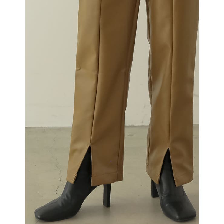 センターライン×ハイウエストでモードな印象に フェイクレザーストレートパンツ | Re:EDIT | 詳細画像13 