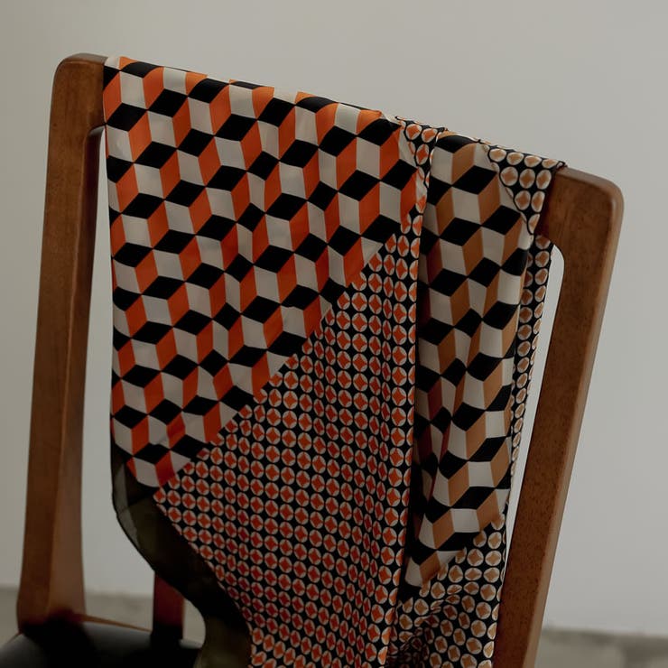 いつものコーデにプラスしたい幾何学柄スカーフ 幾何学模様レトロスカーフ 財布 品番 Gs Re Edit リエディ のレディースファッション通販 Shoplist ショップリスト