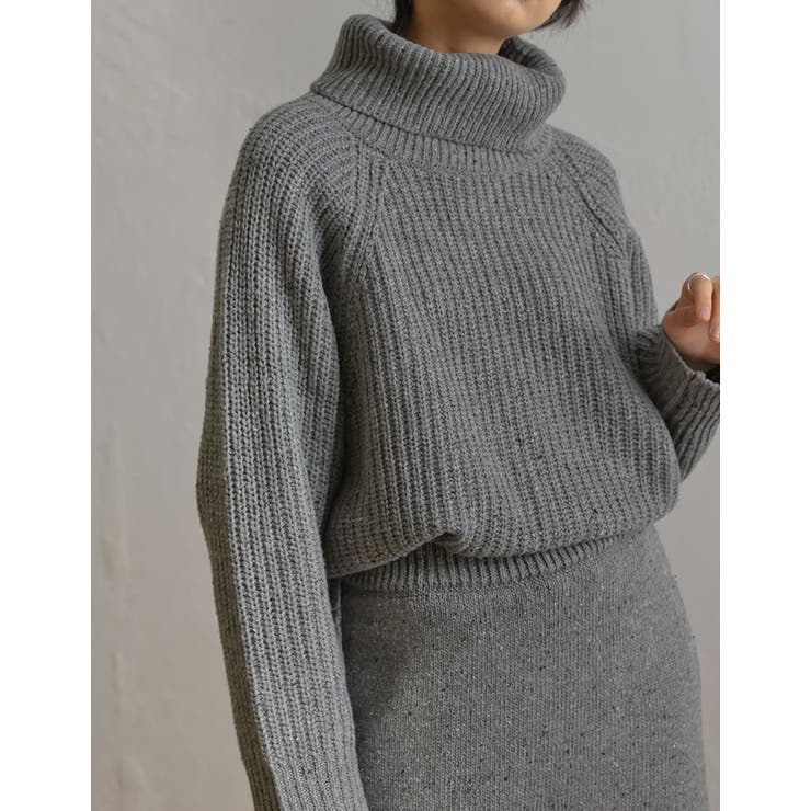 シンプルながらも他と差がつく ミックスネップタートルネックニット