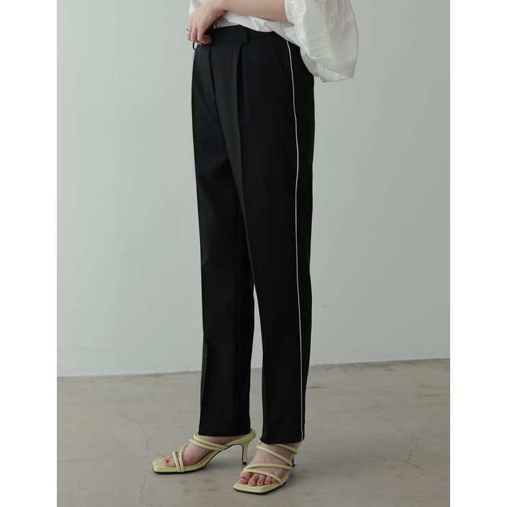 ブラック(001) | ボーダーレスに着回しできるのがポイント クロスサイドラインテーパードパンツ パンツ | Re:EDIT